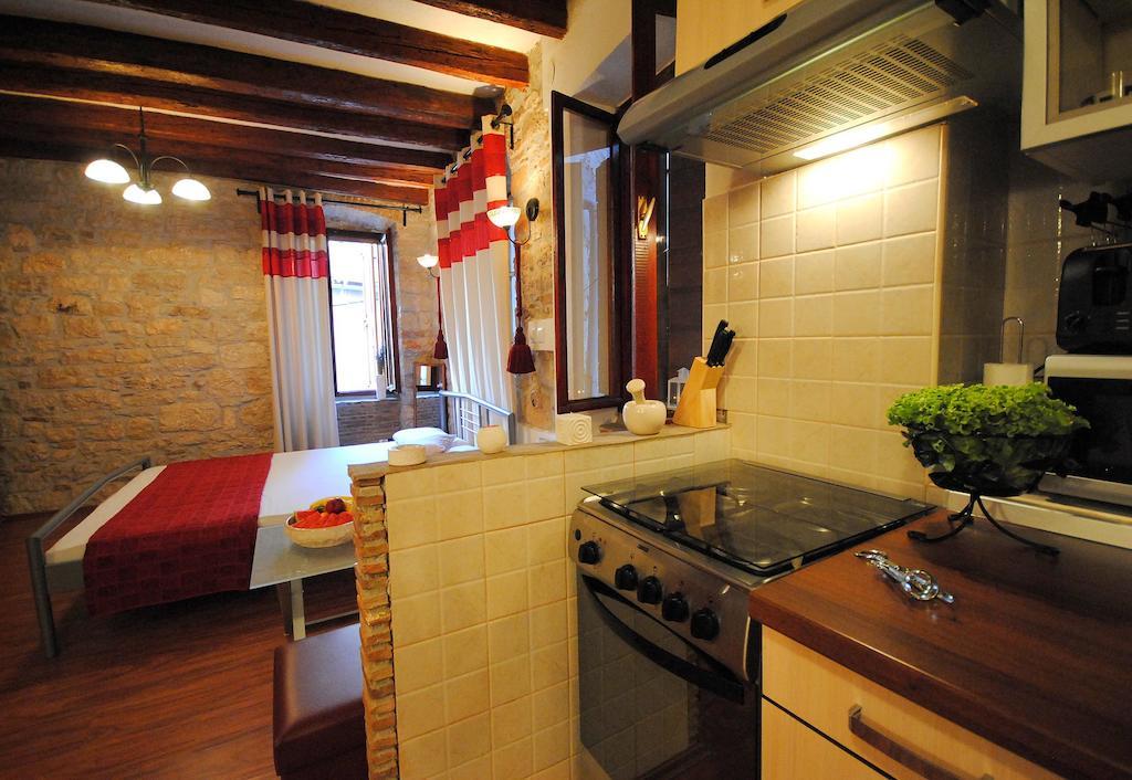 Guesthouse Ancient Stone Rovinj Ruang foto