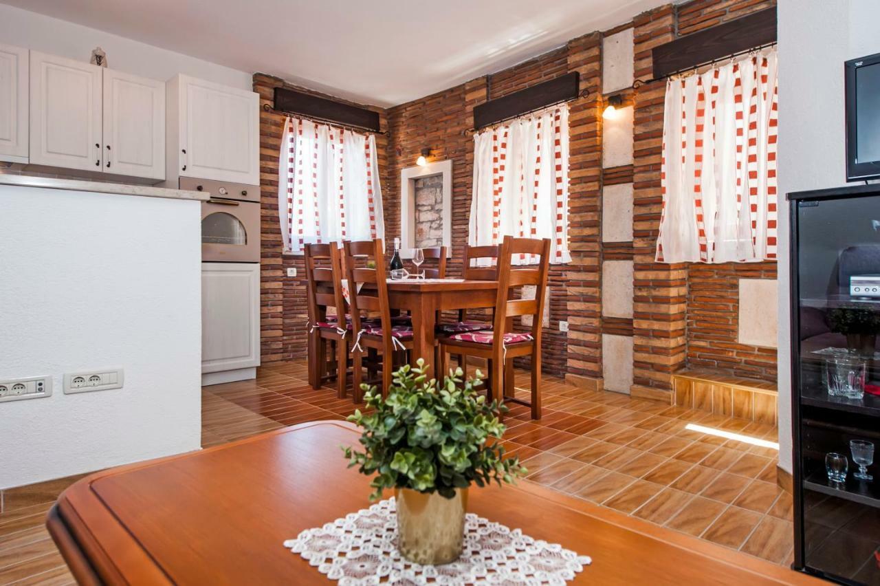 Guesthouse Ancient Stone Rovinj Bagian luar foto